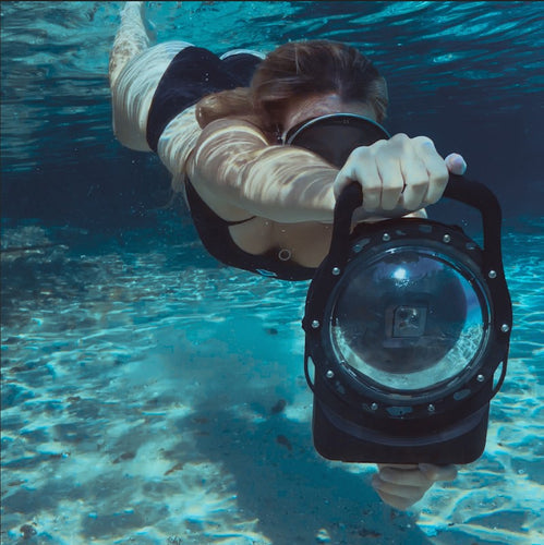 Can You Take Pictures Underwater with the iPhone 15 Pro Max of 16 Series in 2025? - GDome